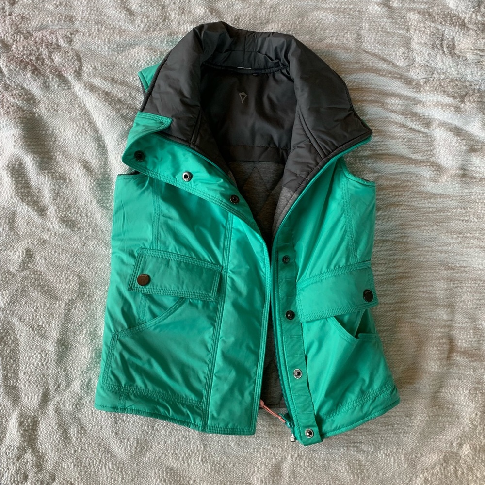 ivivva reversible vest size 8 kids